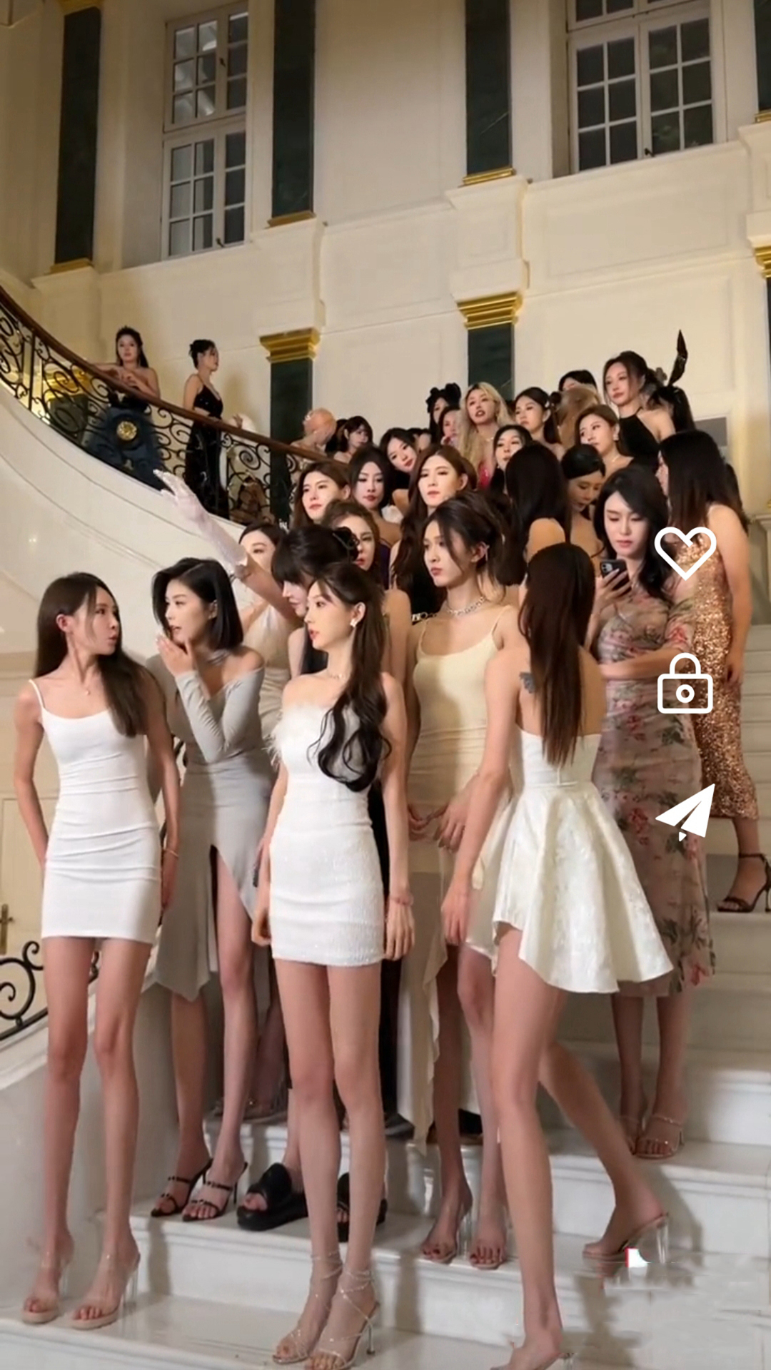白丝女王的足奴截图